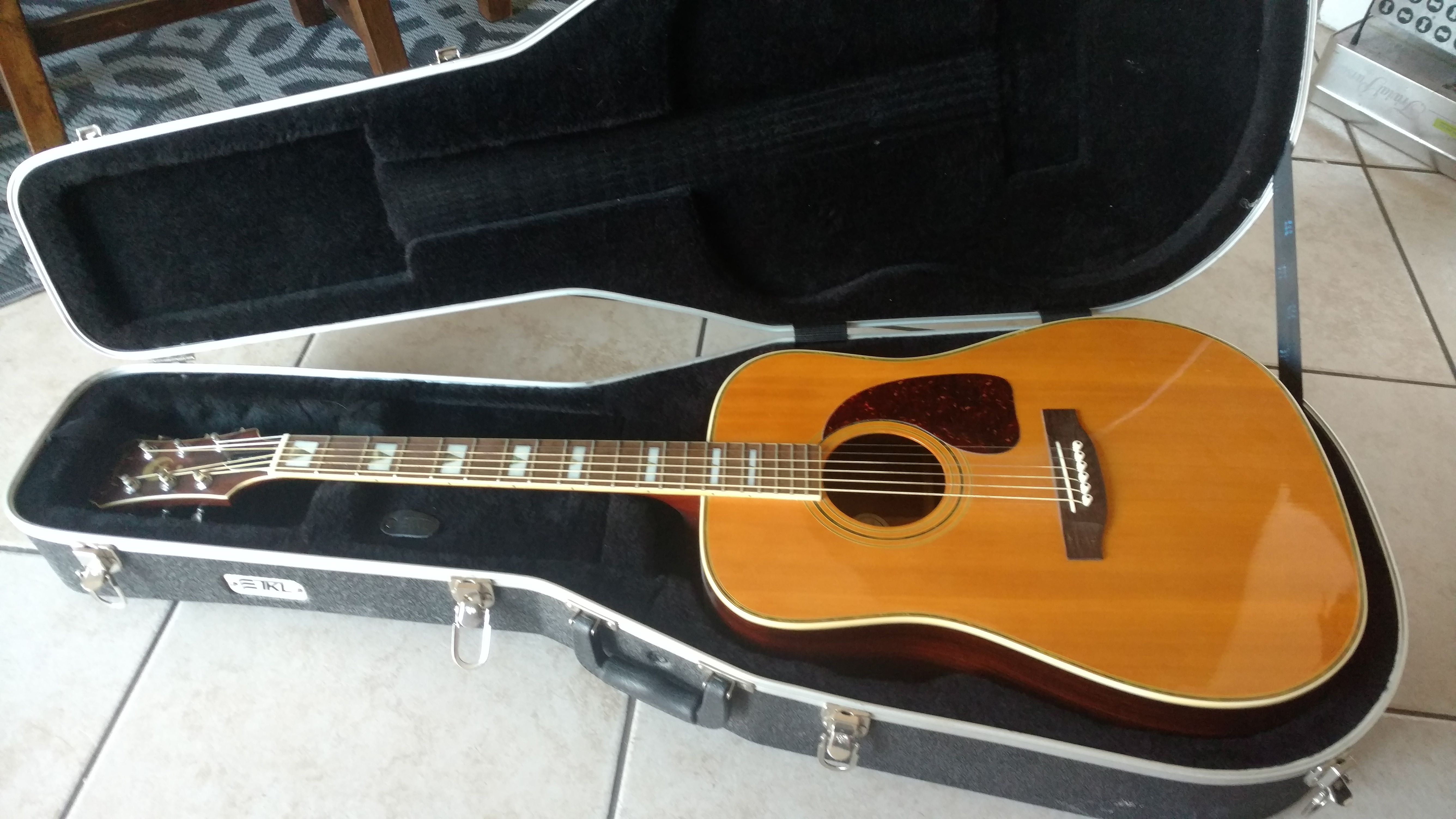 Epiphone PR 775 S acoustic w/case