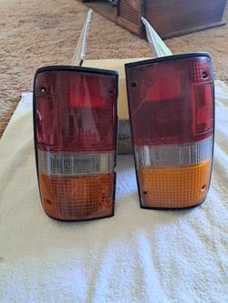 SET 0F TAIL LIGHTS OEM TOYOTA 1ST GENERATION  Best Offer !