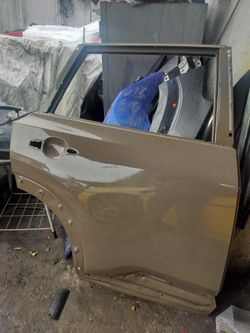 Door Nissan Rogue