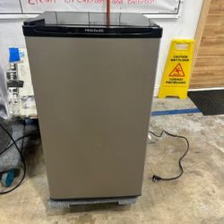 Frigidaire Mini Fridge – Works Great