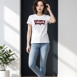 Women’s Levi Graphic Tee XXL