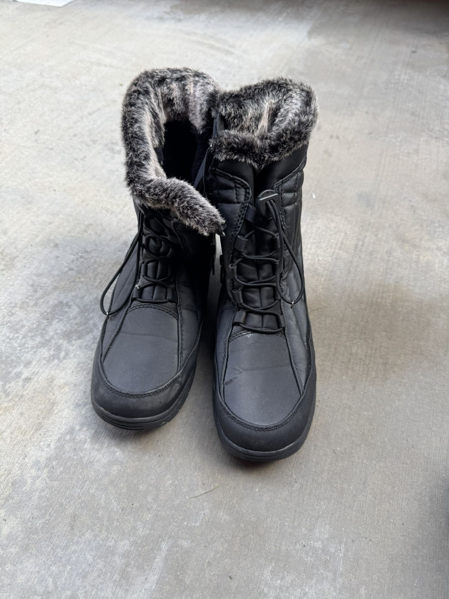 Women’s Snow Boot Size 9