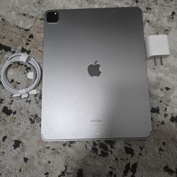 IPad Pro 6th 12.9 Inch Cellular Plus WiFi 256GB Like New CONDITION No Scratches  $600 Firm  