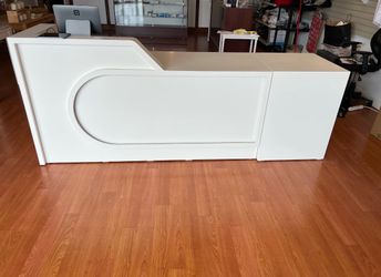 Cashier/ front desk