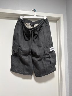 Brand New Shaka Wear Fleece Cargo Shorts. Size Large