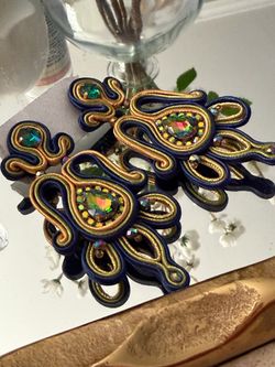 Elegant earrings