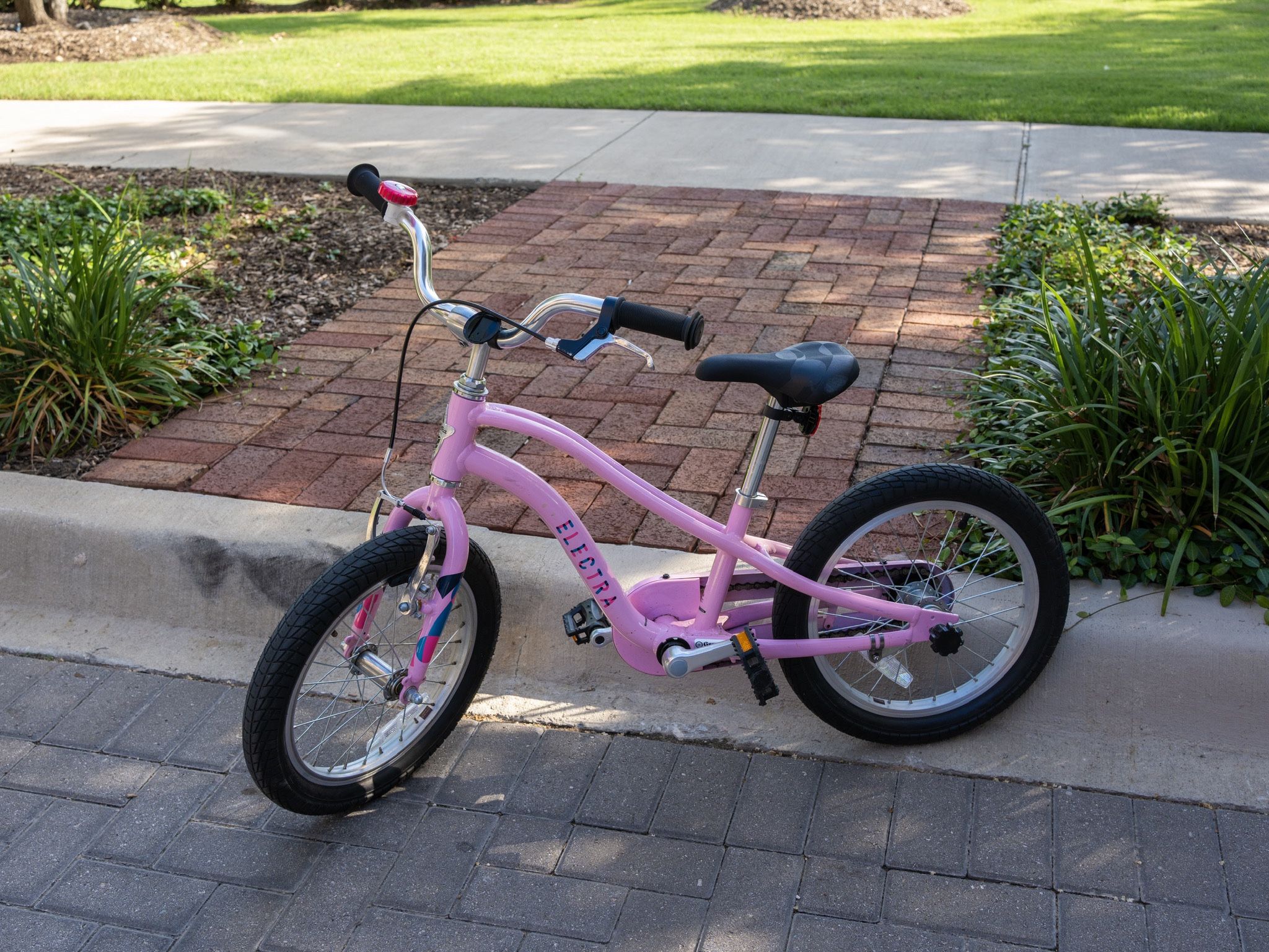 Electra Sprocket 1 – 16” Kids Bike (Bubblegum Pink)