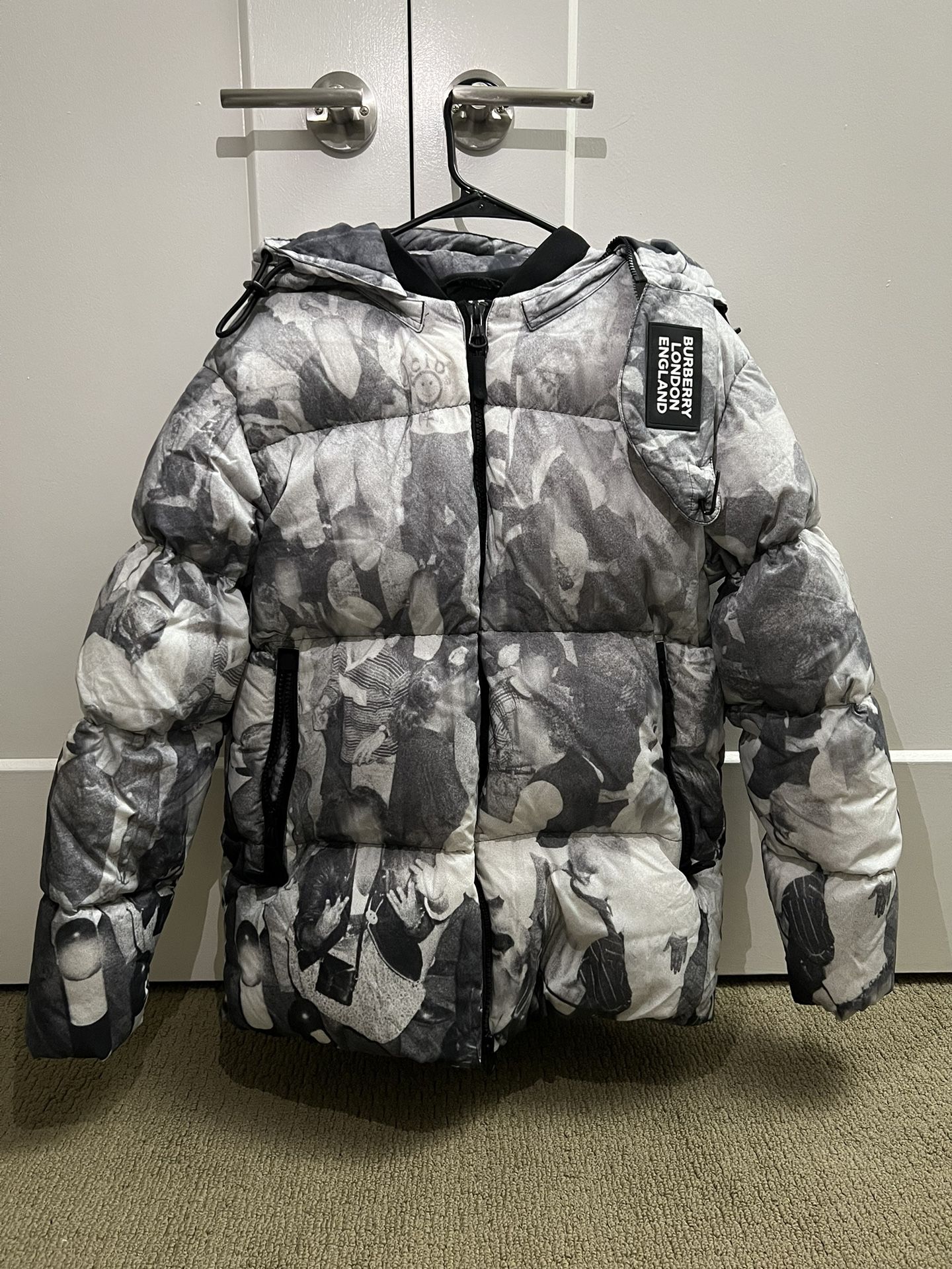 Burberry Puffer Jacket Gray Small Size
