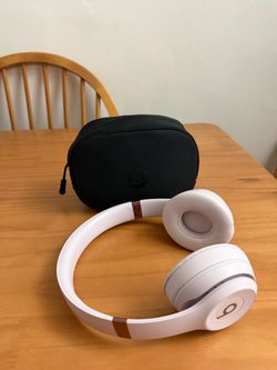 Beats Solo 4 pink
