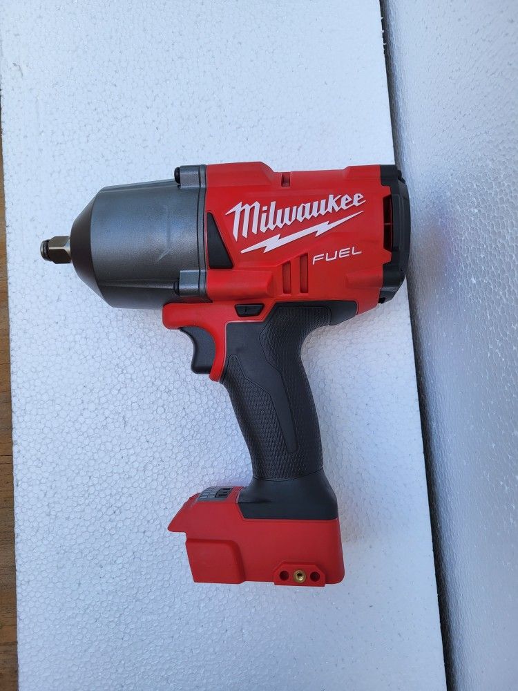 MILWAUKEE M18 FUEL BRUSHLESS CORDLESS 1/2" HIGH TORQUE IMPACT WRENCH W/FRICTION RING