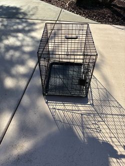 Amazon Dog Crate Like New!  24 x18x19