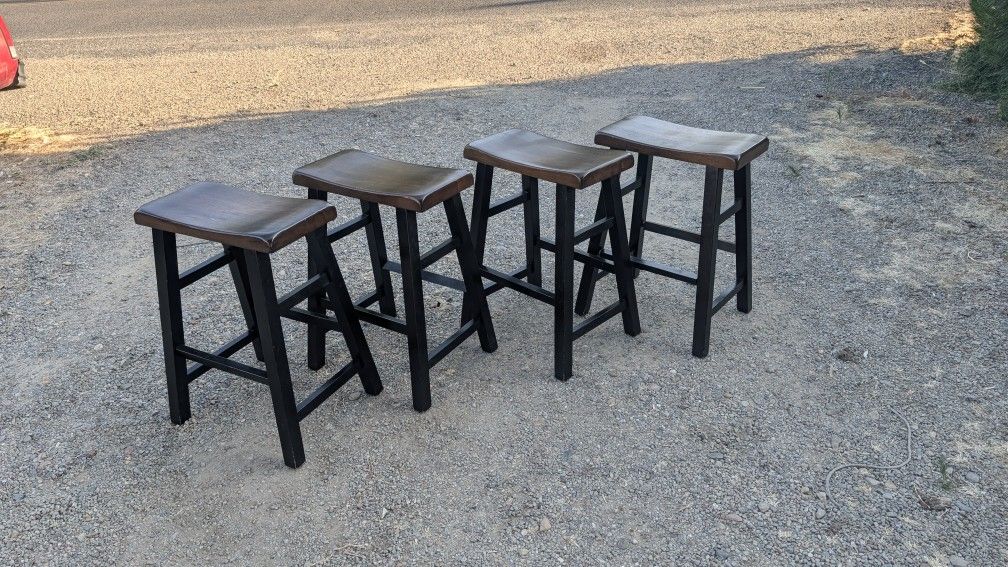 Set of 4 Saddle Seat Wood Bar Stools Black Base Rustic Brown Top Backless