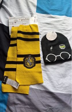 Harry Potter Hufflepuff Scarf and Beanie Set