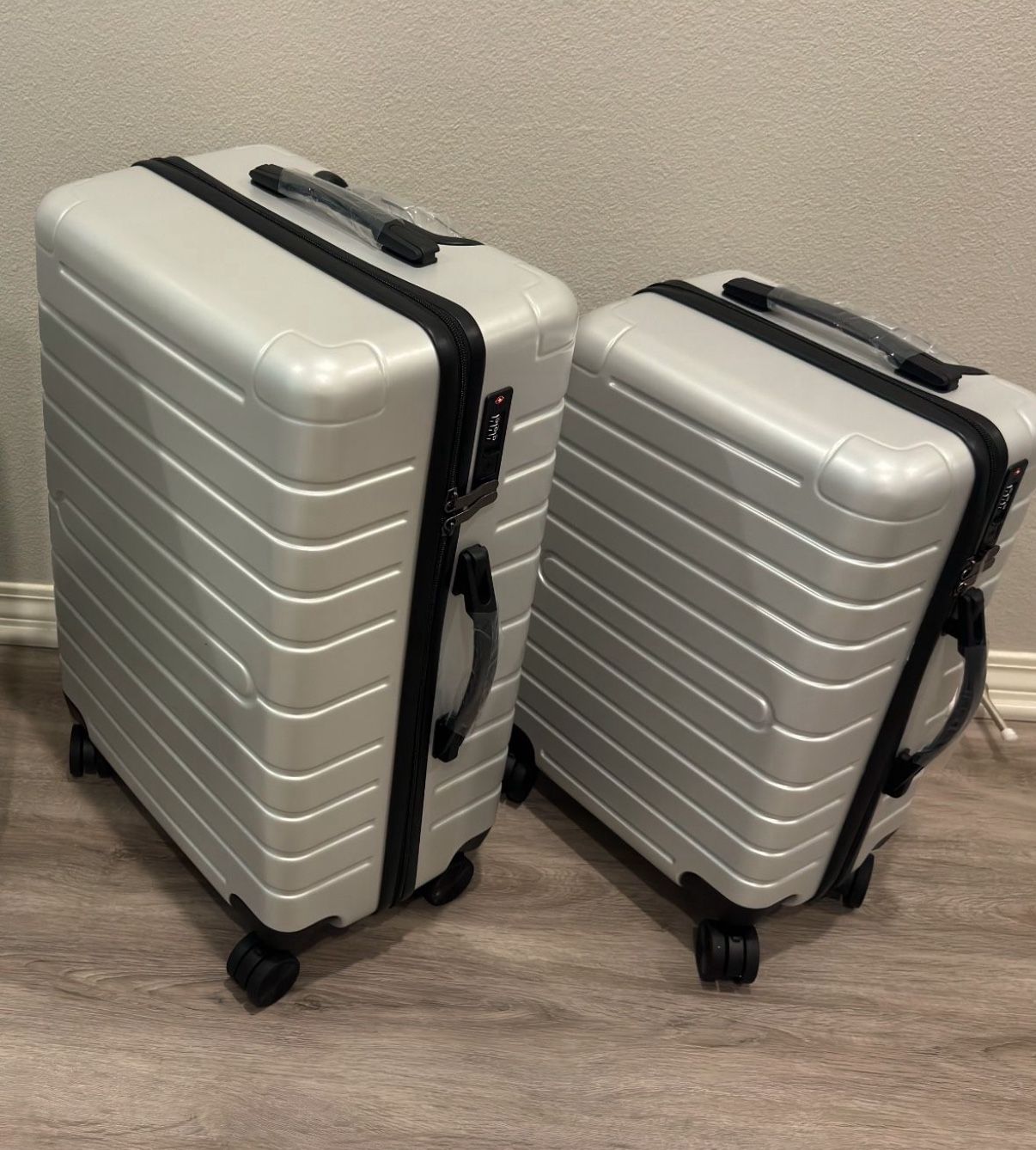 NEW 20”+24” Luggage Suitcase with Set (Never Used)