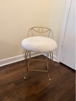 Vanity chair