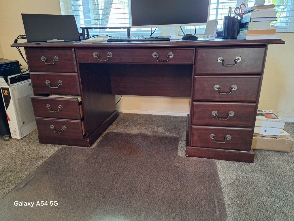 Executive office Desk, slightly used...