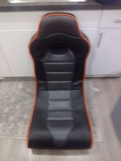 Black/Red Gaming Floor Rocker Chair – Needs Minor Repair