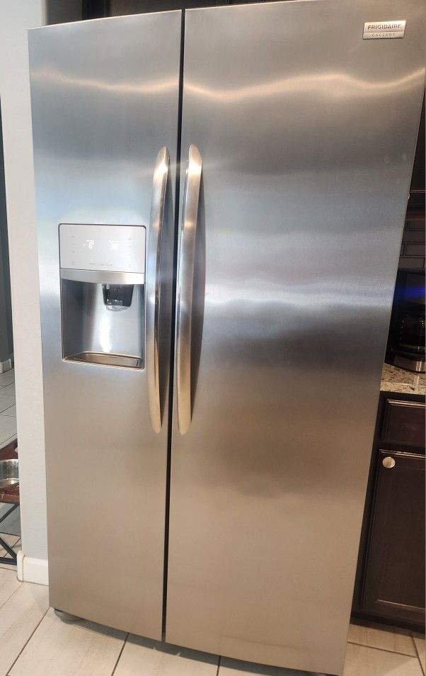 Frigidaire Gallery Refrigerator With Water/ice