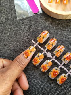 Fake nails with accessories