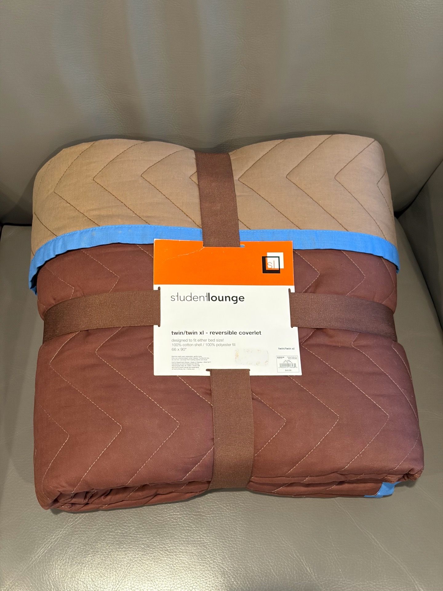 Student Lounge Twin/Twin XL Reversible Coverlet – New in Package