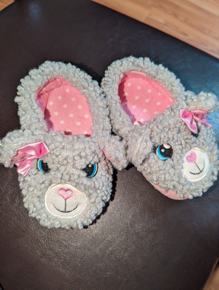 Baby Girls Slippers Size 5/6
