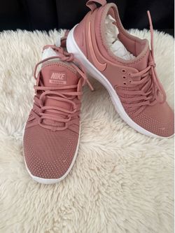 Tennis shoes size 7 1/2