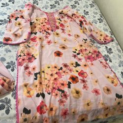 $45 Jorget Silk Suit Size Light Pink 44.  Black Nd Red Size40