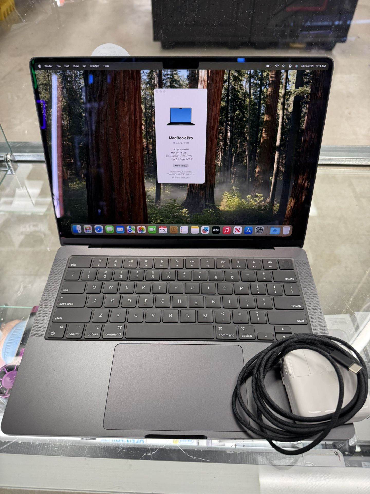 MacBook Pro 2024 Like New!