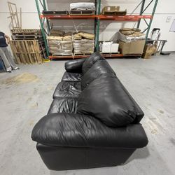 Couch in perfect condition. Free.