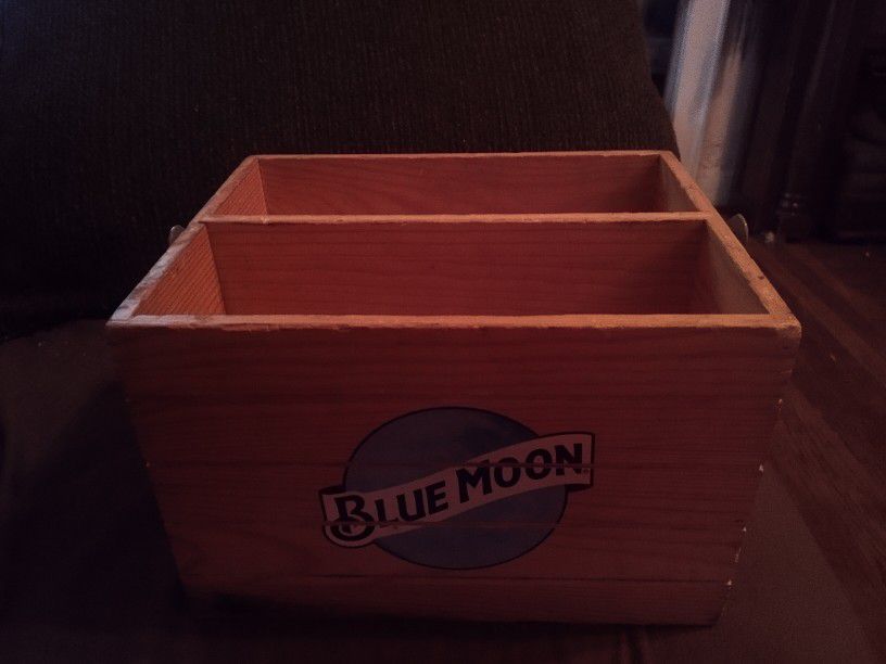Blue Moon Box In Good Condition 