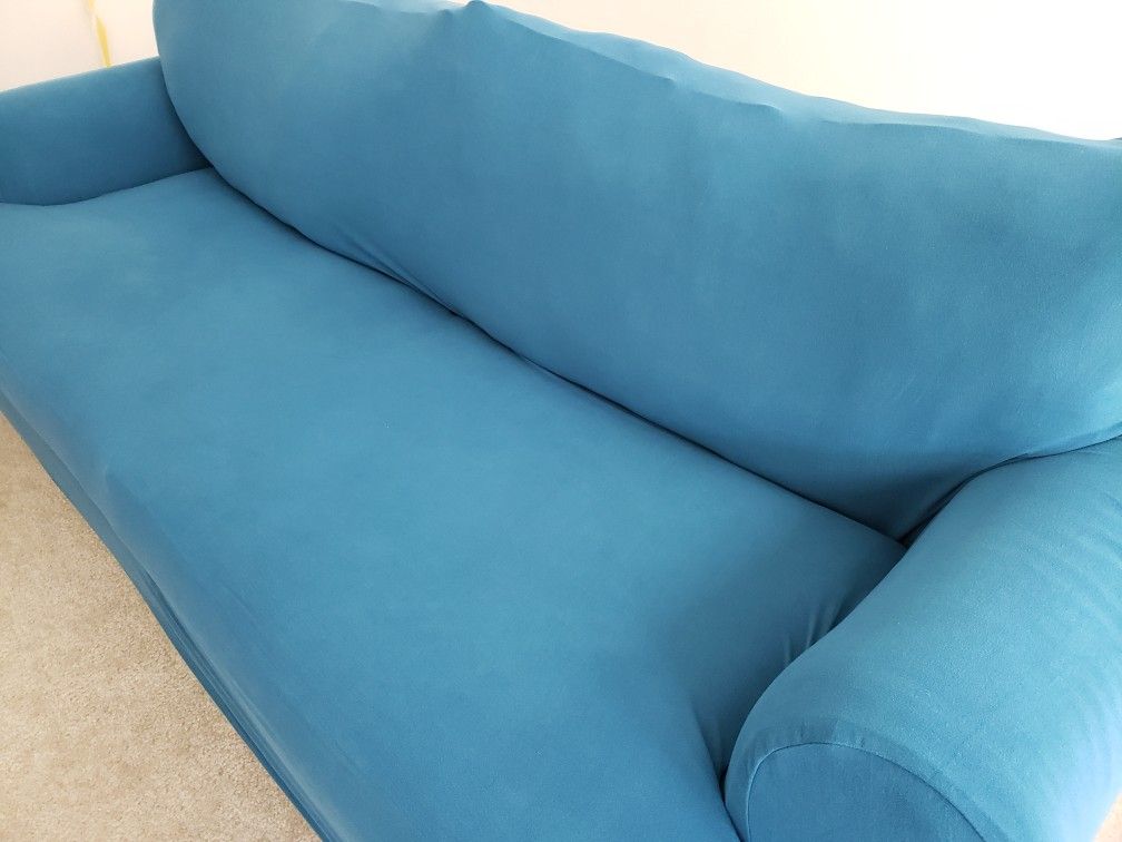 Rooms To Go Sofa With Easygoing Cover