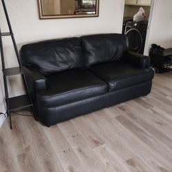Beautiful Leather Couch In Excellent Condition 