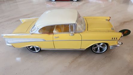 Jada Toys Dub City 1957 Chevrolet Bel Air 1:24 Amarillo
