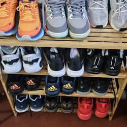 fijarse en las imágenes ahí tiene el precio y el Size  de zapatos 