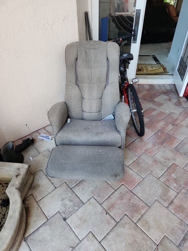 Massage recliner