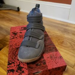 LEBRON SOLDIER XI SFG