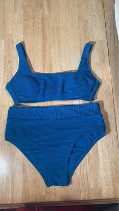 Women’s - Size small- Ribbed sports bikini set