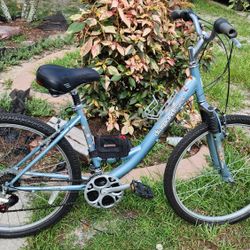 Diamondback Devine Female Step through Hybrid Bike for Sale in