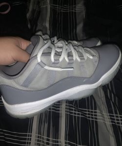 Cool grey Jordan 11’s light wear size 10
