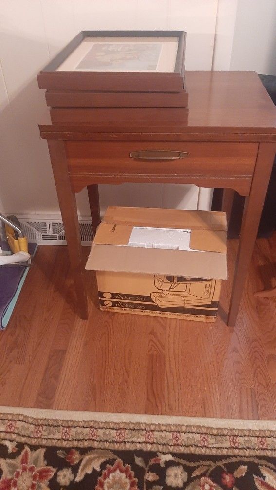 Sewing Table And Sewing Machine
