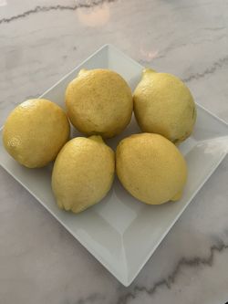  🍋LARGE fresh lemons! 4/$1🍋