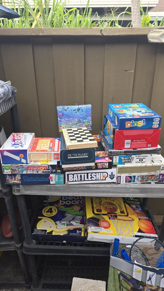Various Board Games & Puzzles