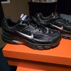 Nike Initiator Size 9.5 men