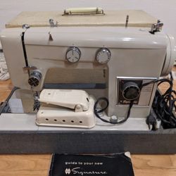 Vintage Montgomery Ward URR 260 Sewing Machine