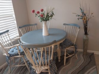 BEAUTIFUL VINTAGE DINNING ROOM SET!