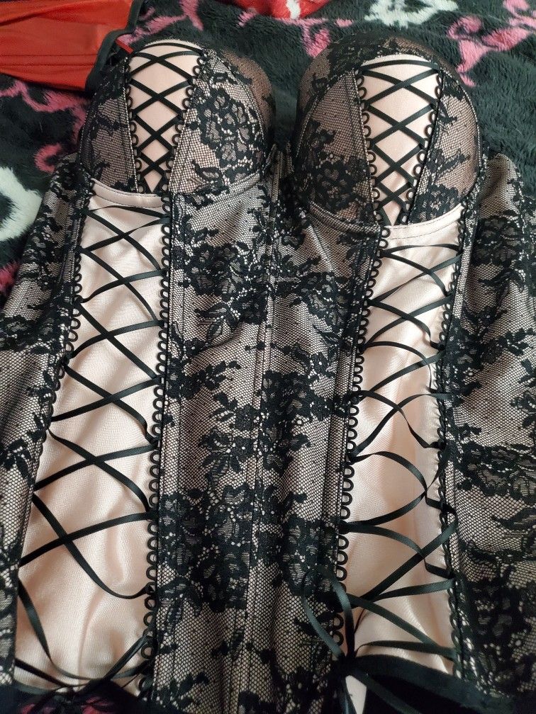 Xl Pink And Black Corest And A Red And Black Corest