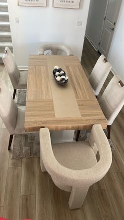 Beautiful 7-Piece Modern Dining Set – Excellent Condition