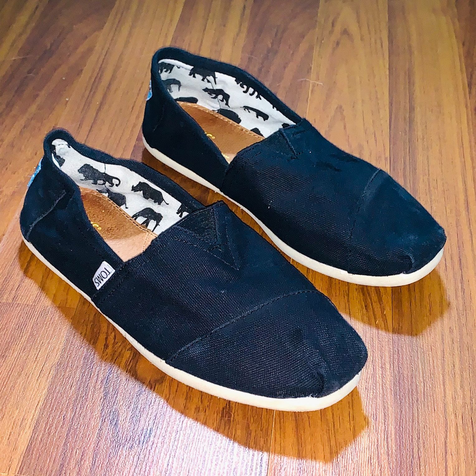 Toms Alpargata Unisex Black Slip Ons Shoes Men’s size 8.5/Women’s size 6