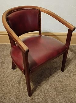1970s Vintage Boho Chic Traditional Burgundy Leather Brass Nailhead Club Chair