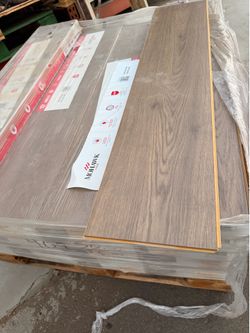 409 sq.ft High quality laminate flooring ~~22boxes~~